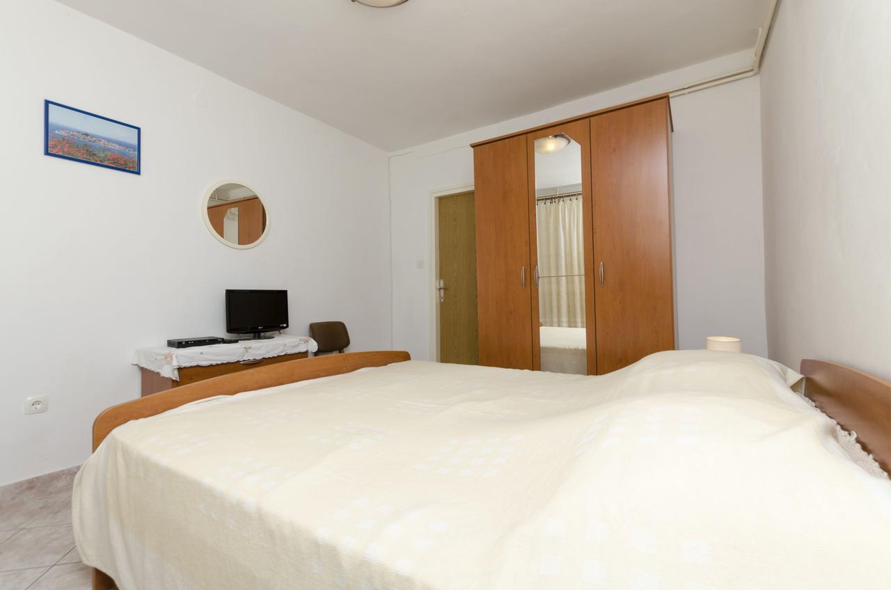Apartments And Room Mate-Mare Примоштен Экстерьер фото