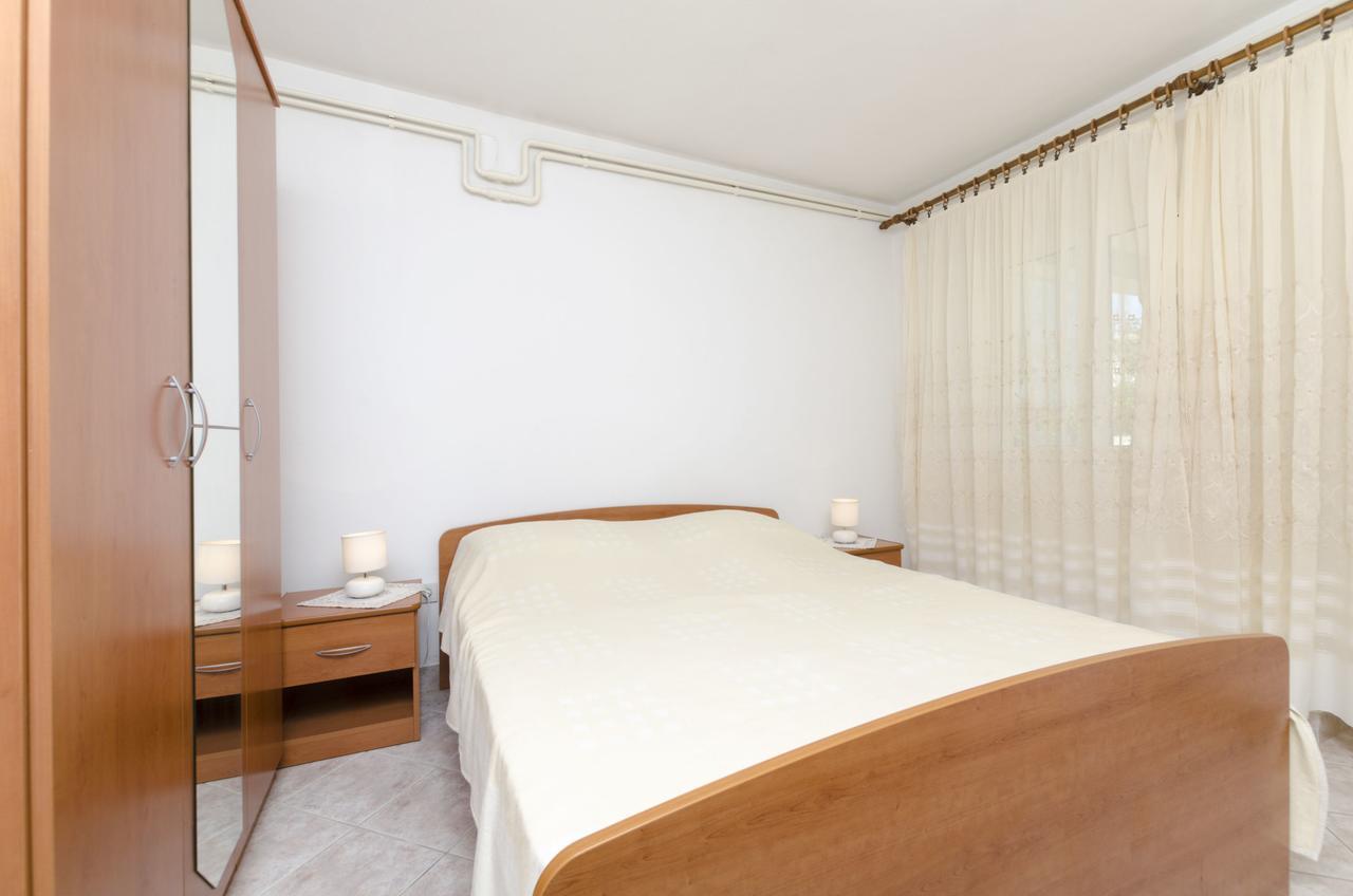 Apartments And Room Mate-Mare Примоштен Экстерьер фото